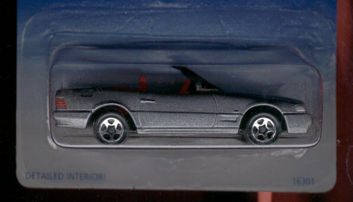 1:64 Scale Mercedes 500sl I234758