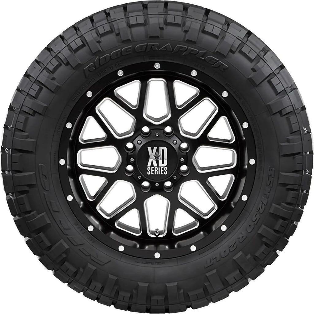 Set of 4 LT37X13.50R18 124Q D Tires R8472