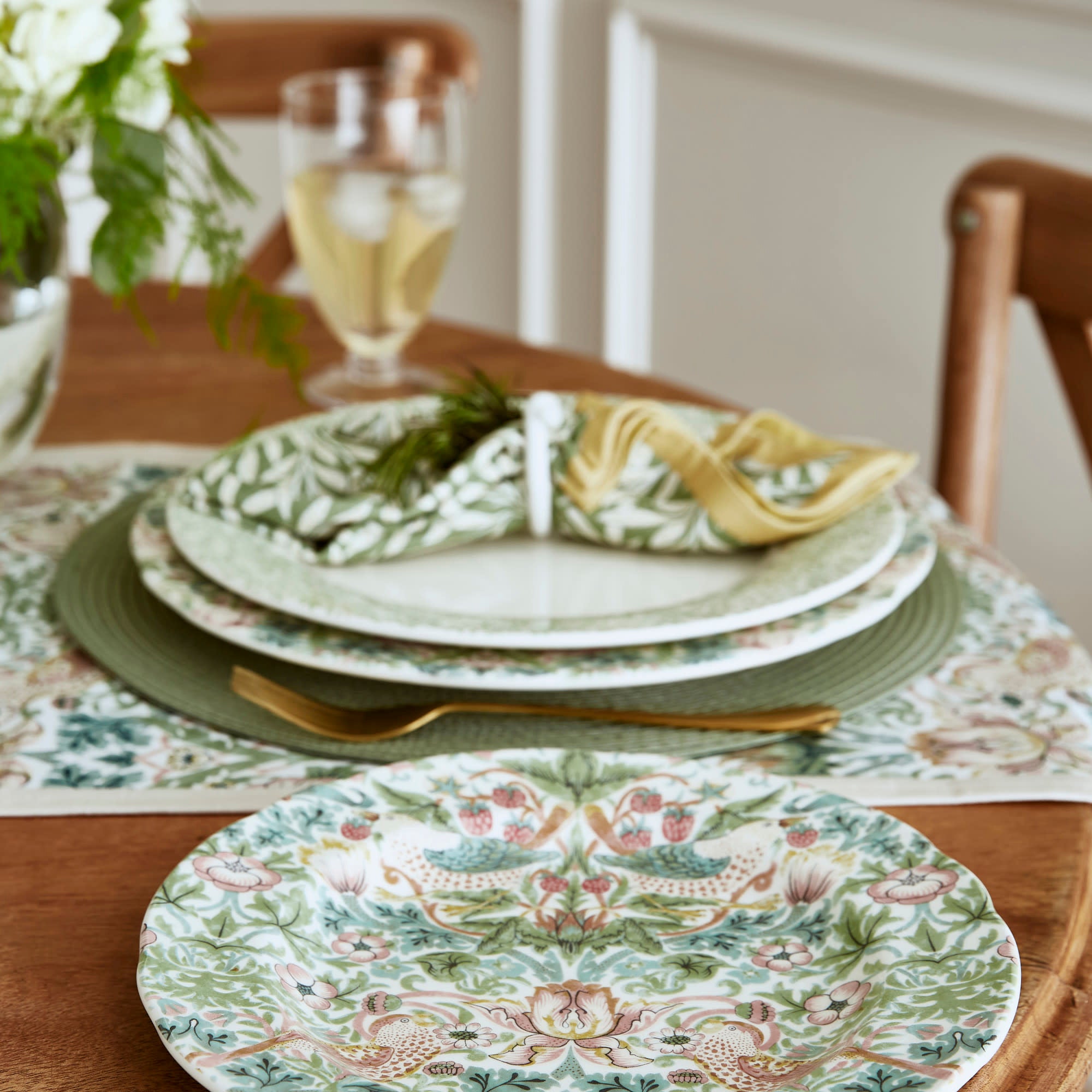 Multicolored Luncheon Plate Set of 4 O91501