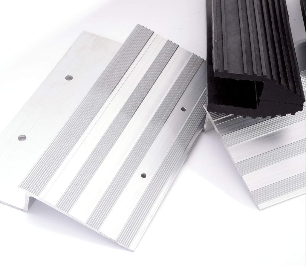 Truck and Trailer Loading Ramp Kit with Aluminum Brackets and Rubber Feet, Pack of 2 Q71952