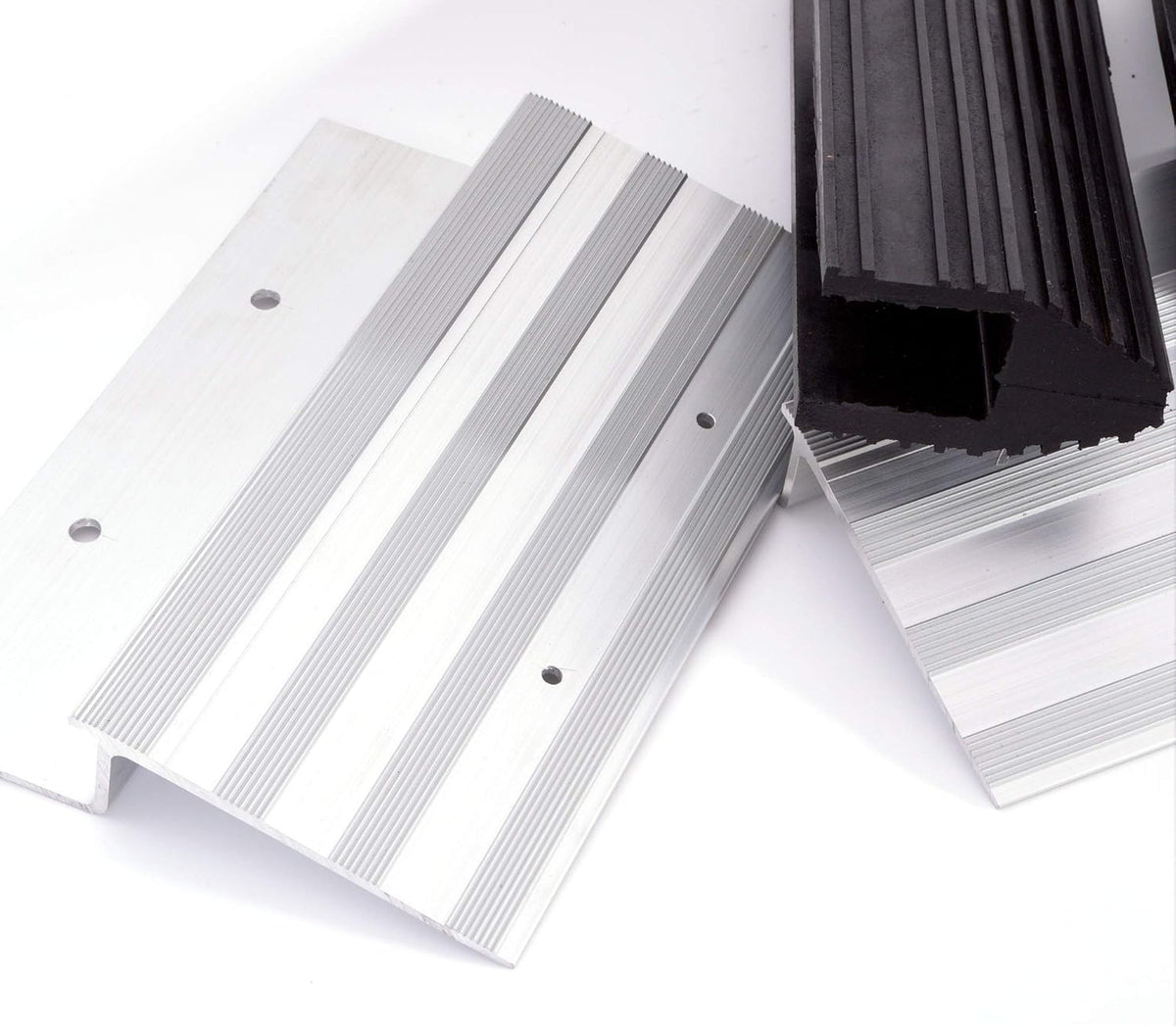 Truck and Trailer Loading Ramp Kit with Aluminum Brackets and Rubber Feet, Pack of 2 Q71952