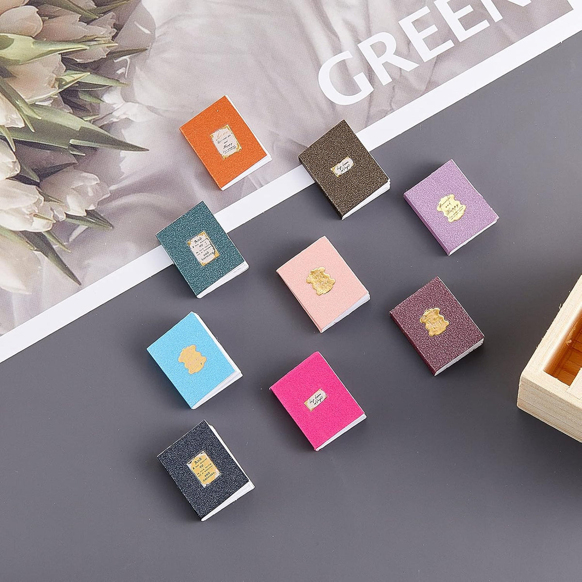 13 Pieces 1:12 Scale Miniature Dollhouse Books with Wooden Rack Bookshelf G6020